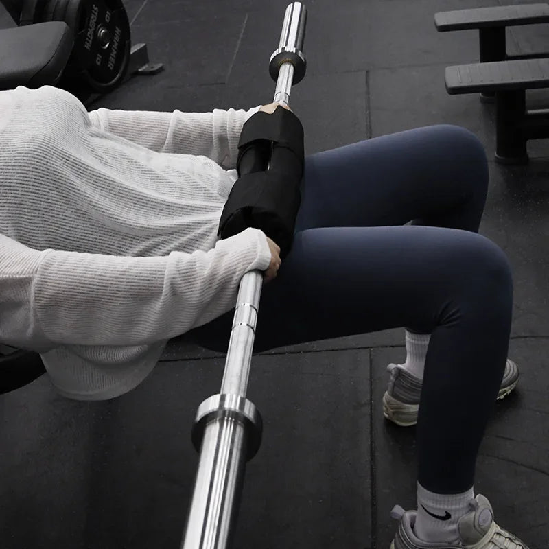 Fitnessniches barbell squat pad in black, providing cushioning and support for weightlifting exercises.